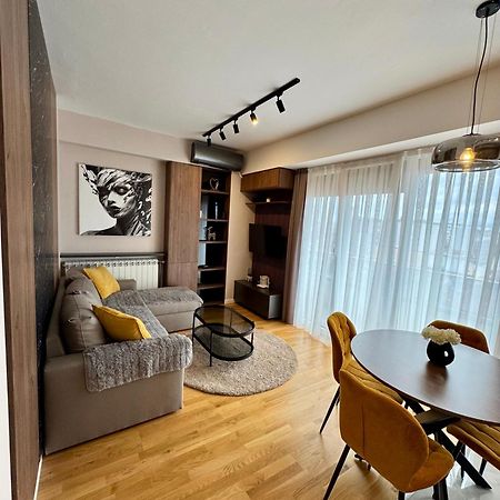 Downtown Riverside Apartments Скопие Екстериор снимка