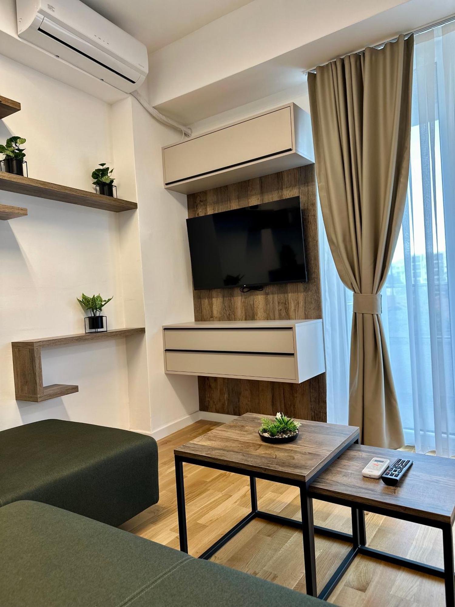 Downtown Riverside Apartments Скопие Екстериор снимка