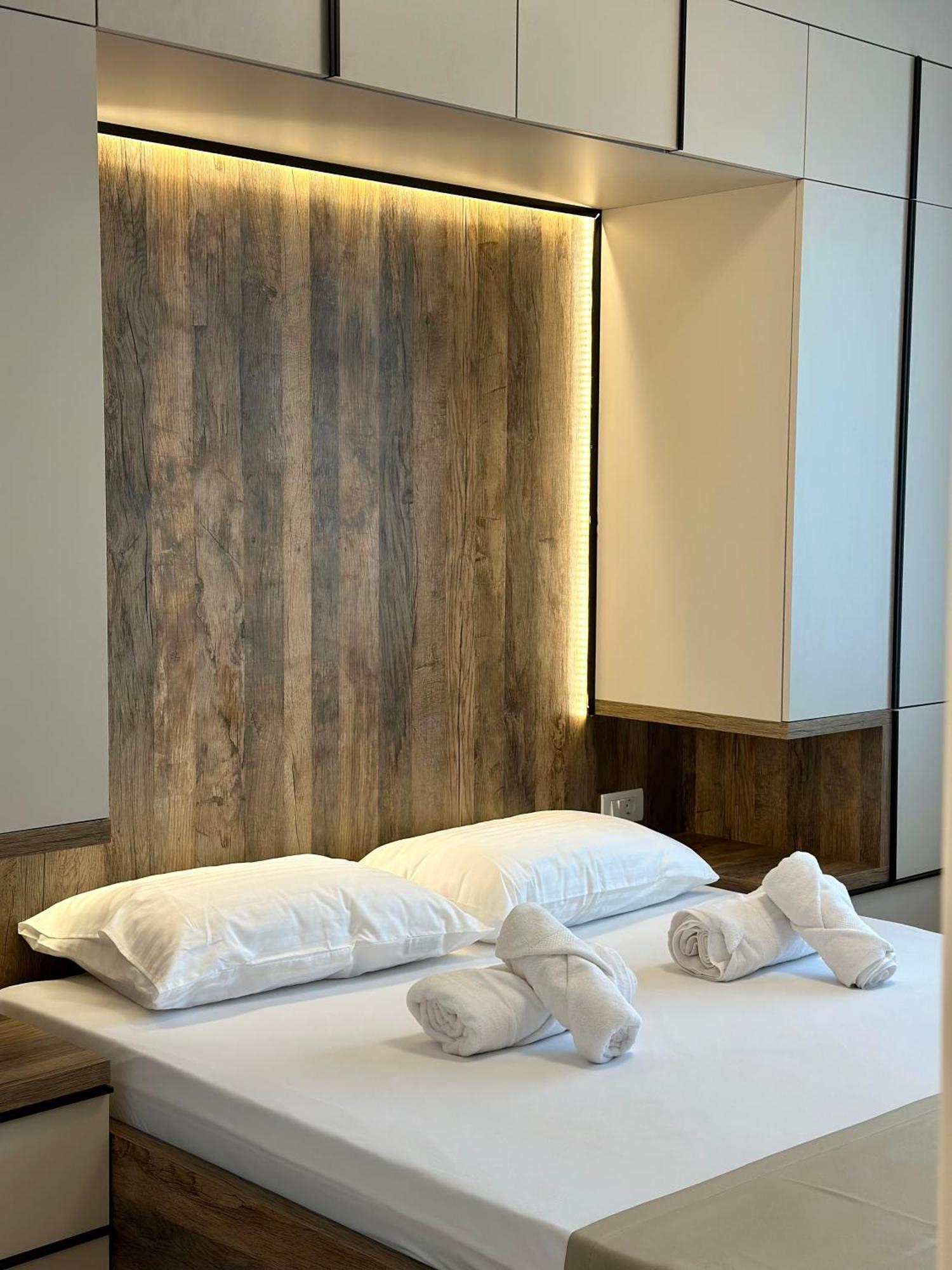 Downtown Riverside Apartments Скопие Екстериор снимка