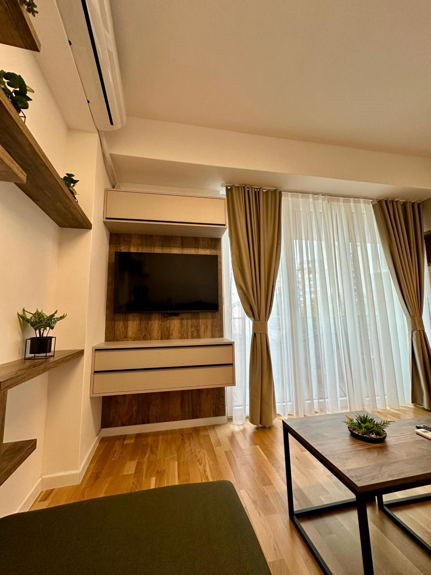 Downtown Riverside Apartments Скопие Екстериор снимка
