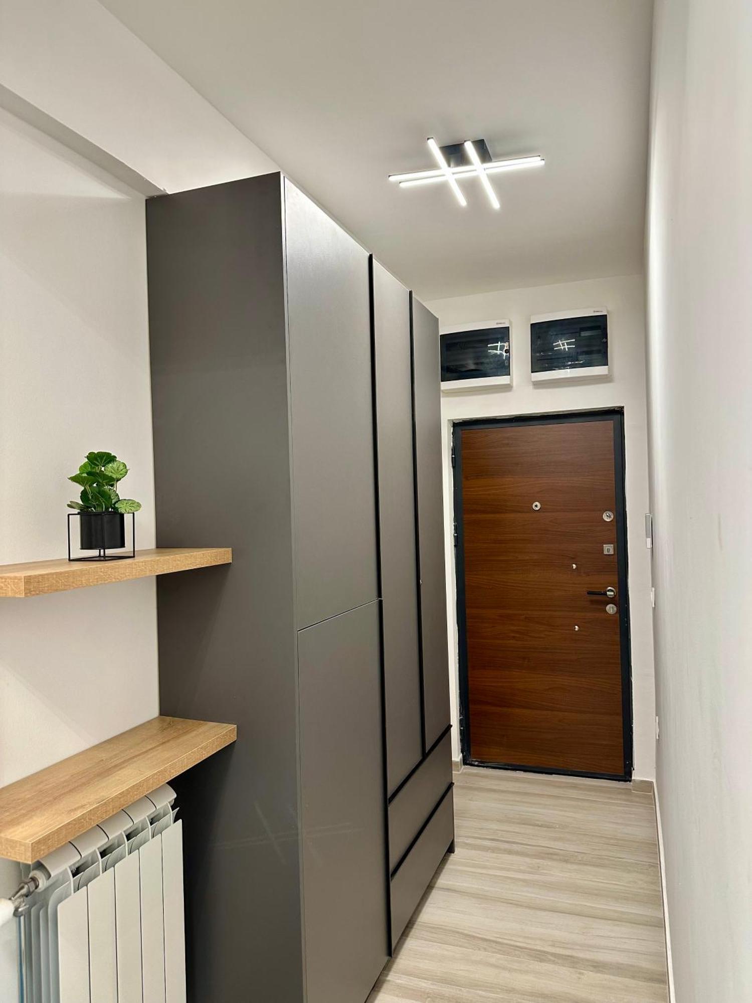 Downtown Riverside Apartments Скопие Екстериор снимка