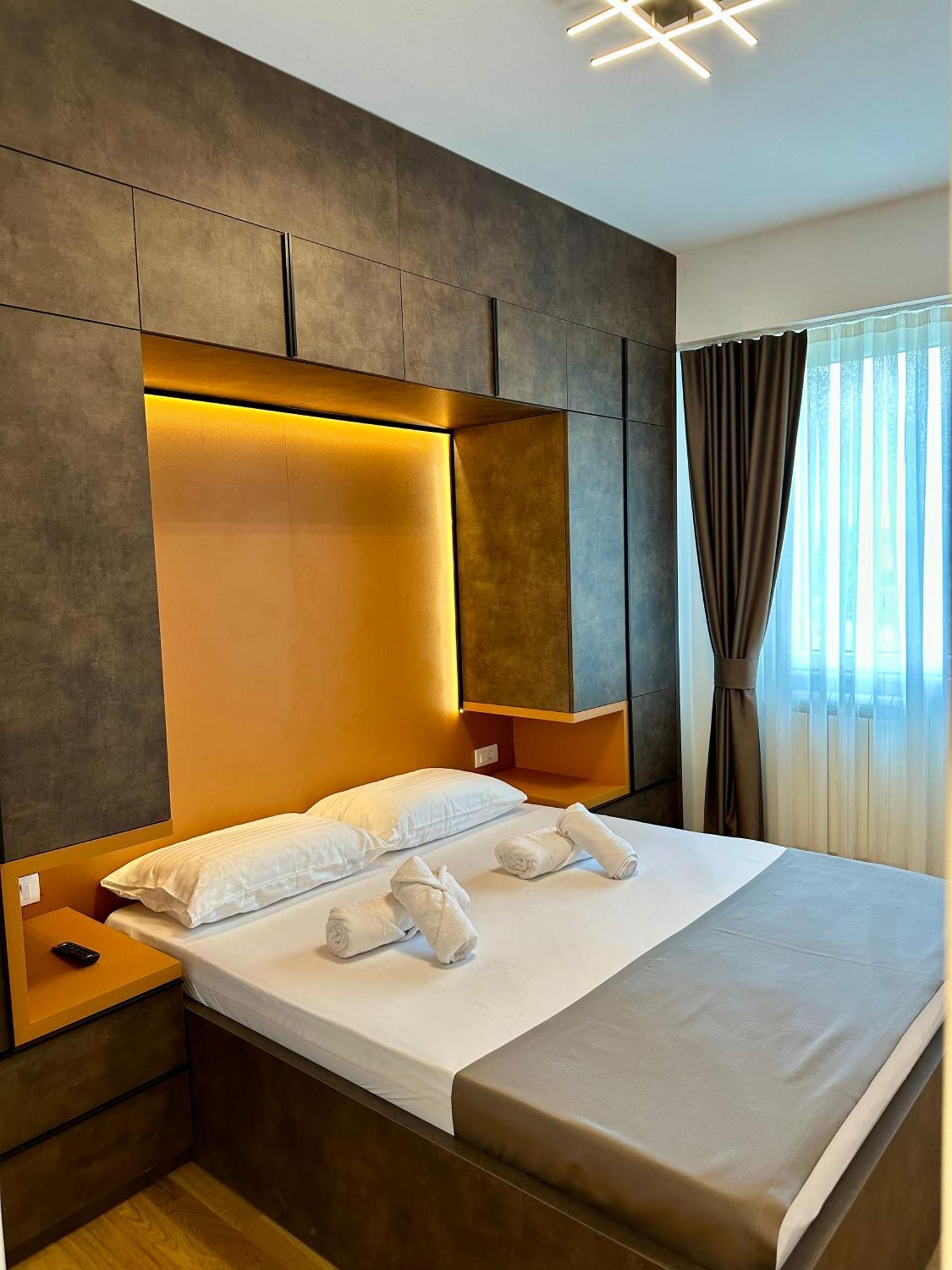Downtown Riverside Apartments Скопие Екстериор снимка