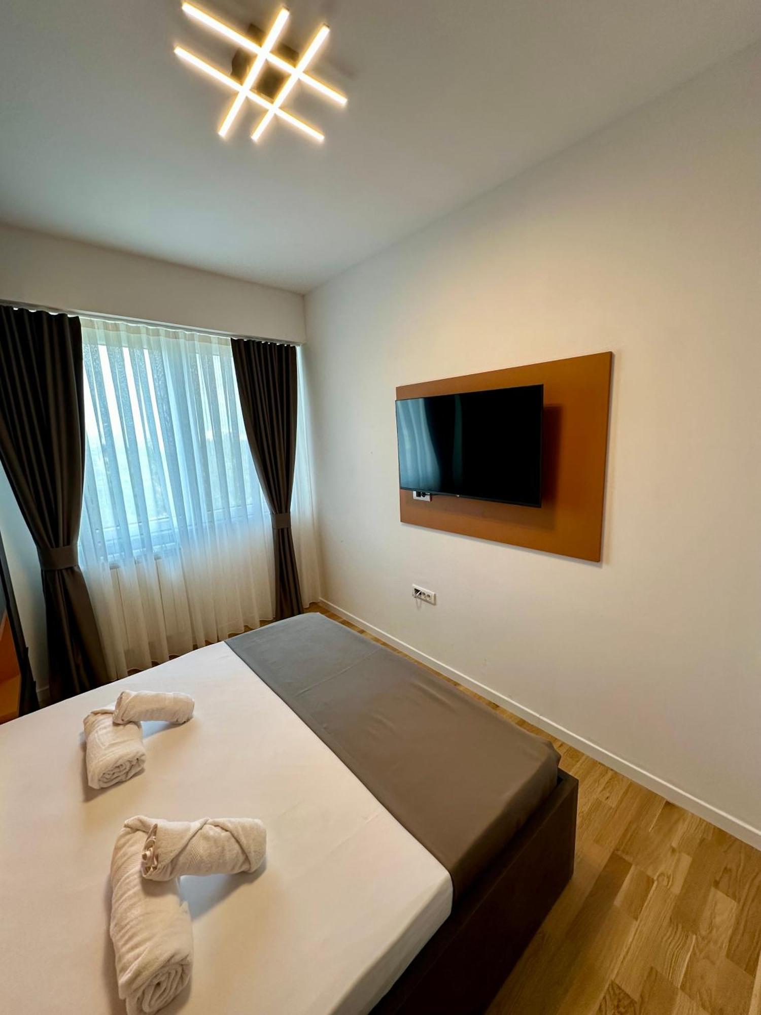 Downtown Riverside Apartments Скопие Екстериор снимка