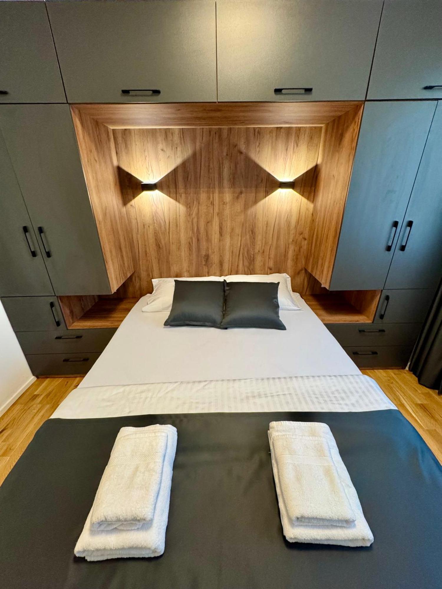 Downtown Riverside Apartments Скопие Екстериор снимка