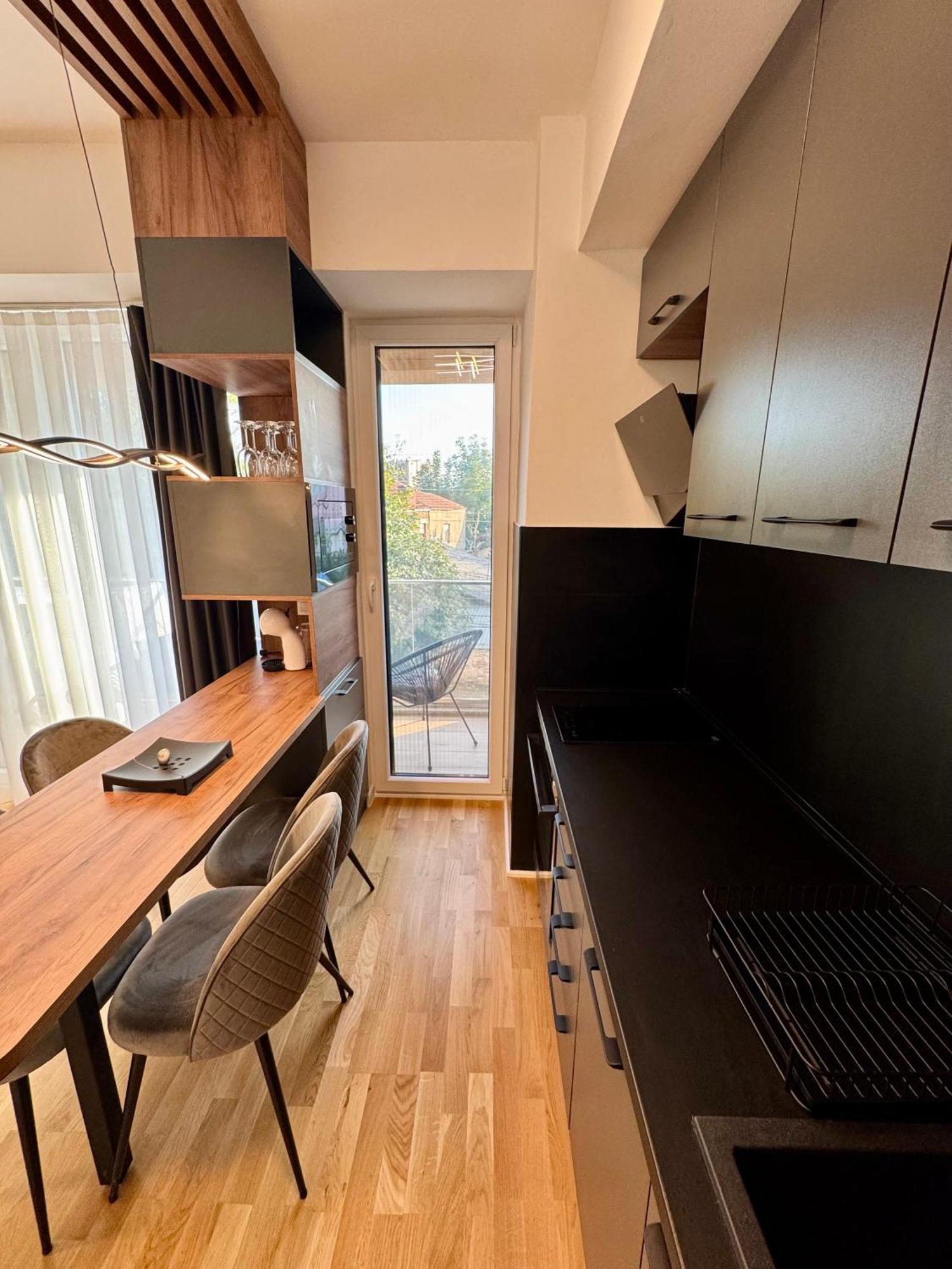 Downtown Riverside Apartments Скопие Екстериор снимка
