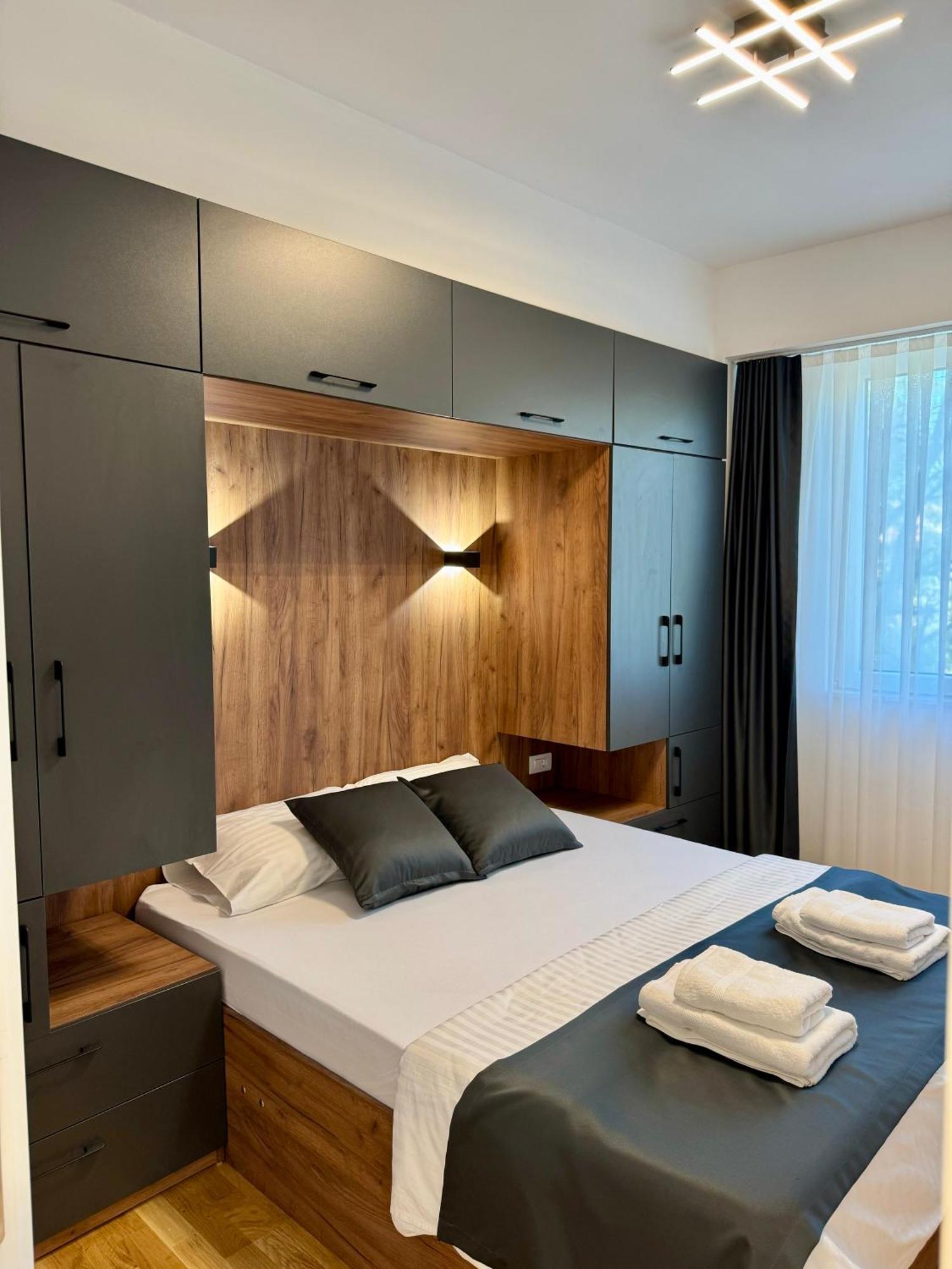 Downtown Riverside Apartments Скопие Екстериор снимка