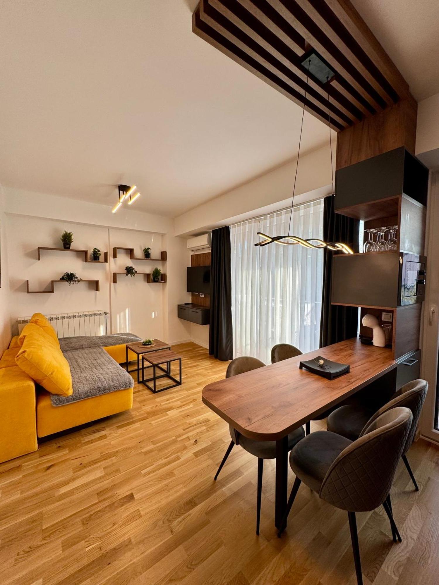 Downtown Riverside Apartments Скопие Екстериор снимка