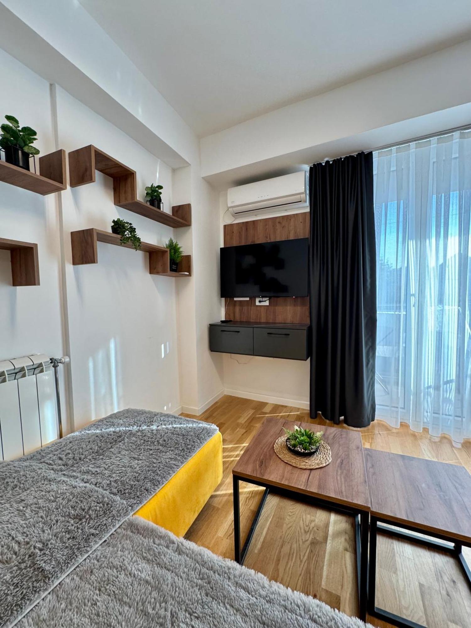 Downtown Riverside Apartments Скопие Екстериор снимка