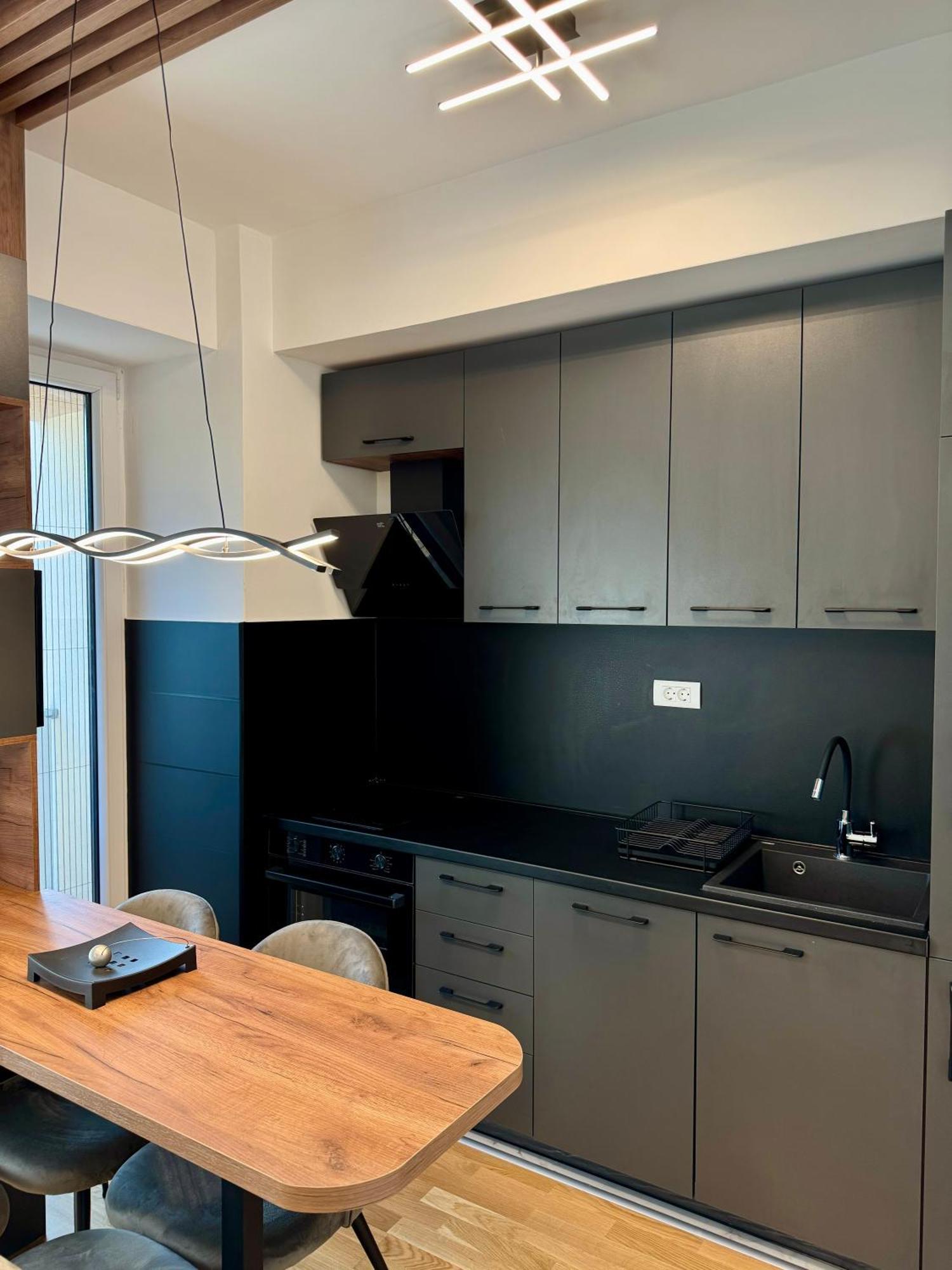Downtown Riverside Apartments Скопие Екстериор снимка