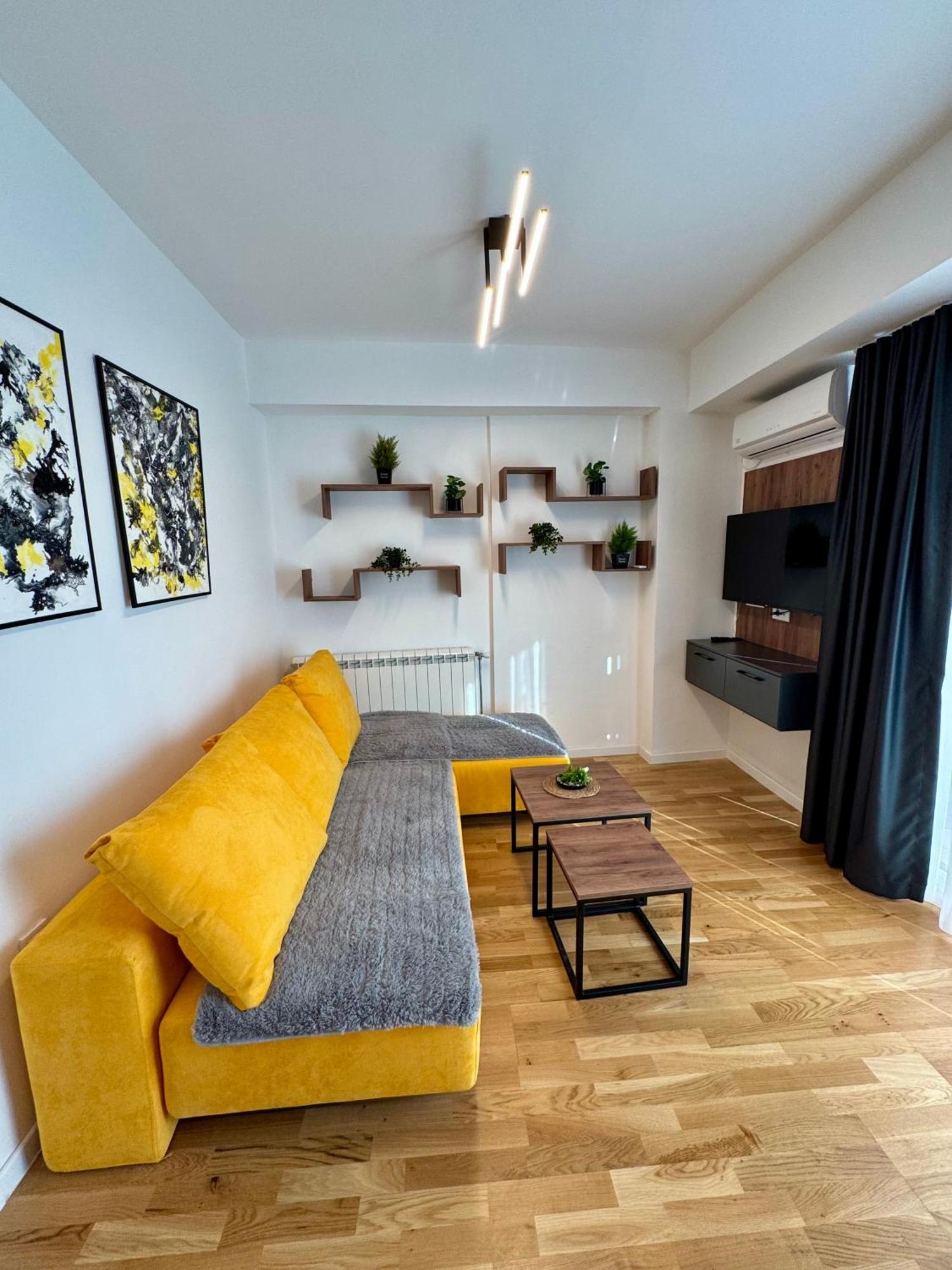 Downtown Riverside Apartments Скопие Екстериор снимка