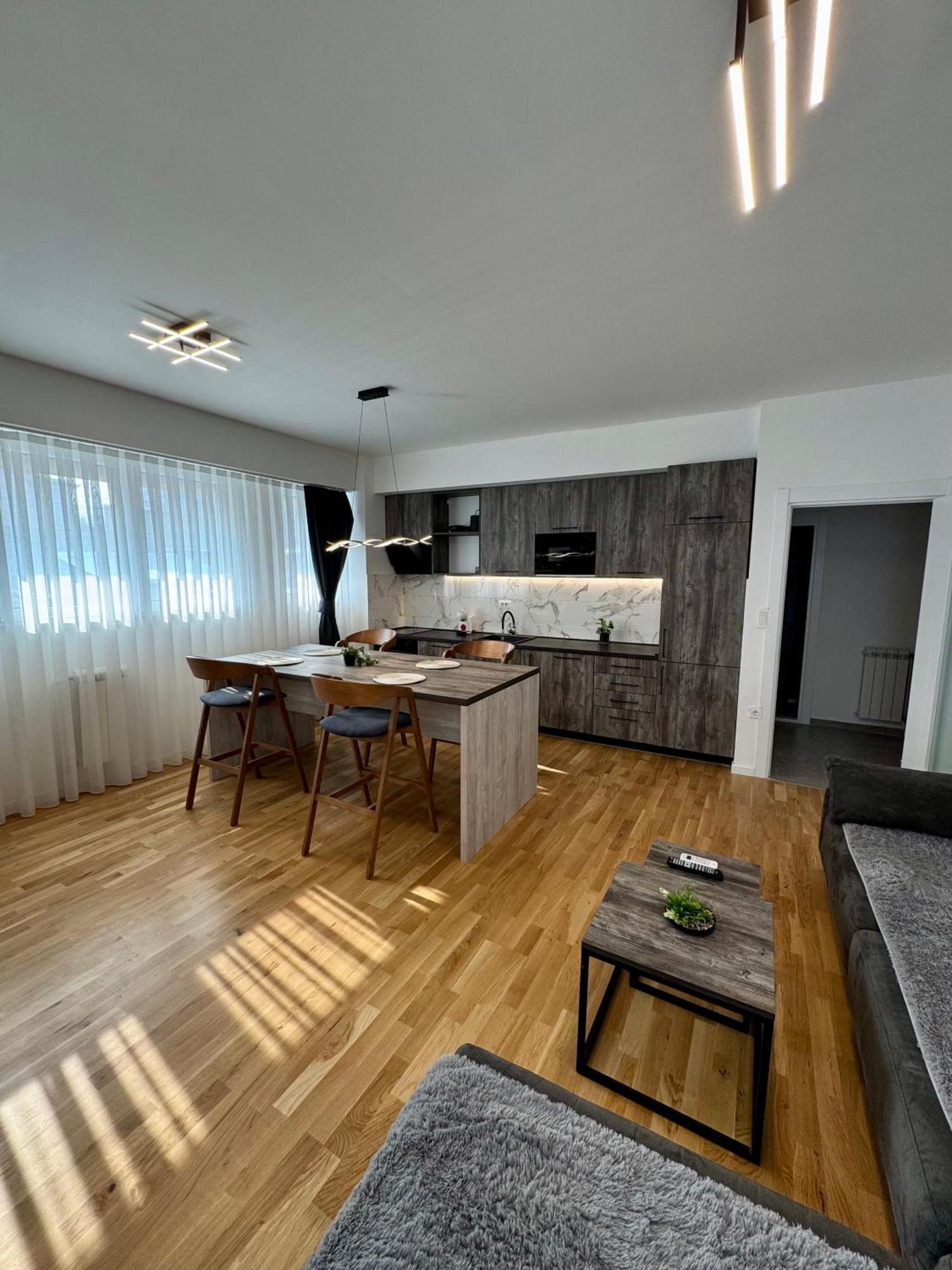 Downtown Riverside Apartments Скопие Екстериор снимка