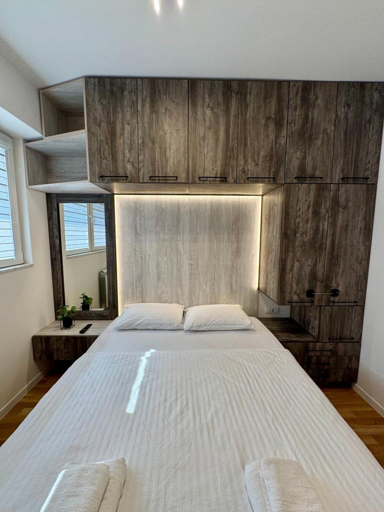 Downtown Riverside Apartments Скопие Екстериор снимка