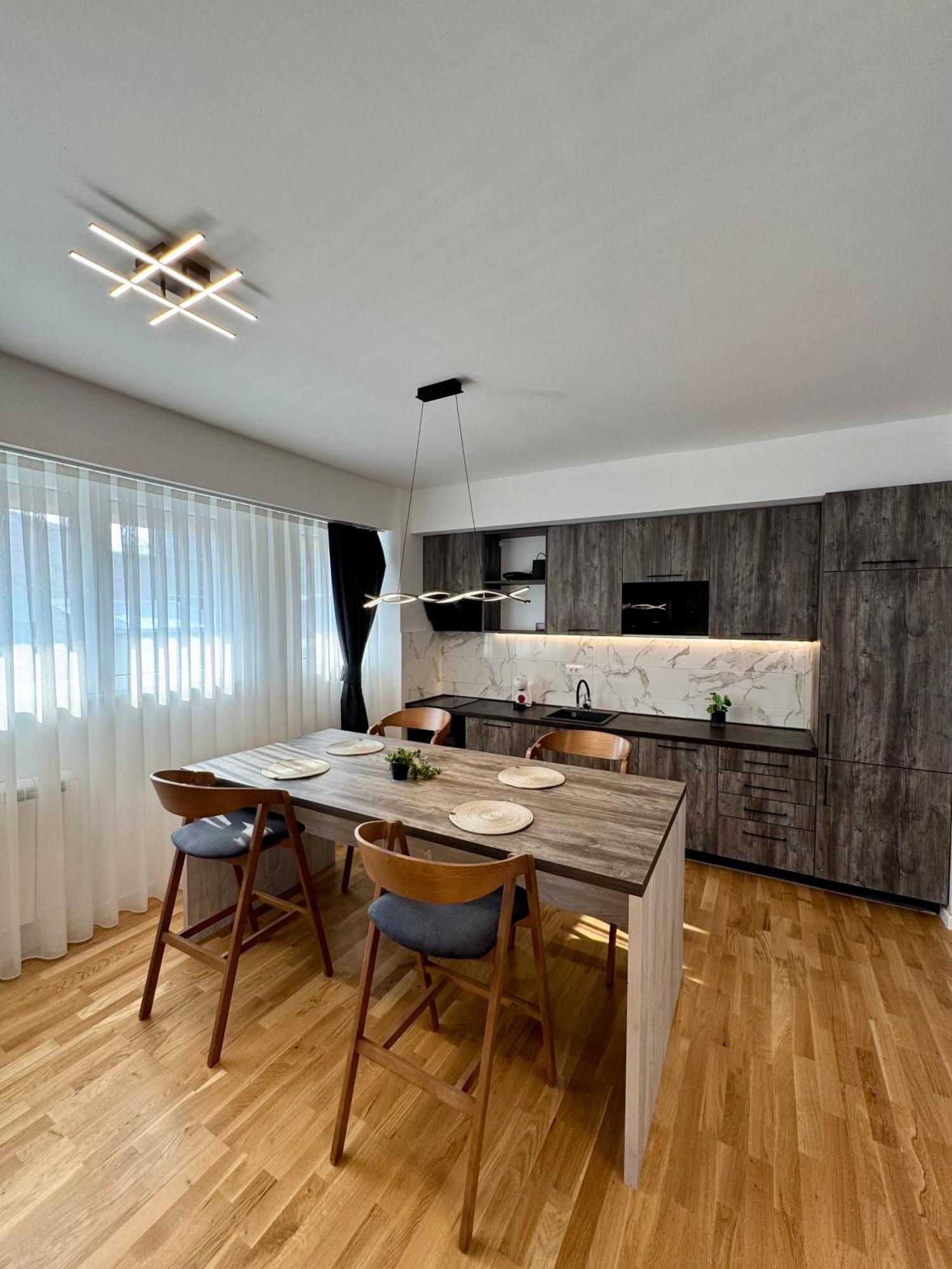 Downtown Riverside Apartments Скопие Екстериор снимка